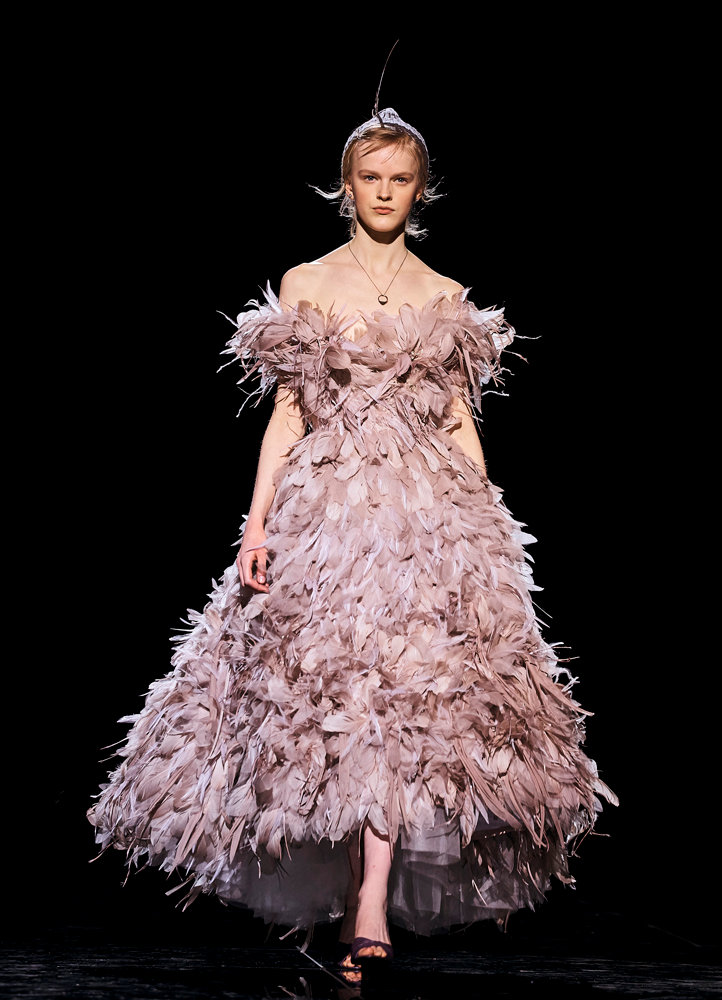 CHRISTY TURLINGTON BURNS 20 YIL SONRA PODYUMA ÇIKTI