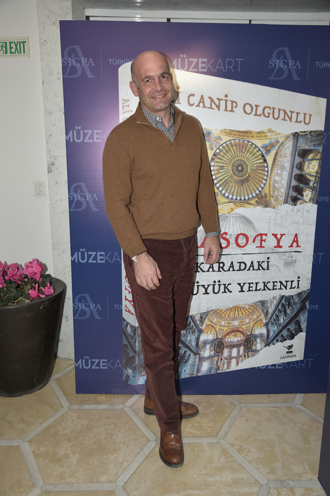 OLGUNLU’NUN KİTABINDA AYASOFYA’NIN GİZEMİ