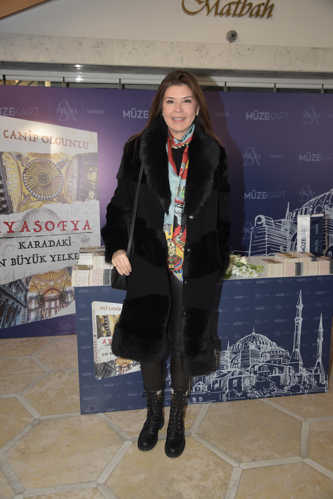 OLGUNLU’NUN KİTABINDA AYASOFYA’NIN GİZEMİ