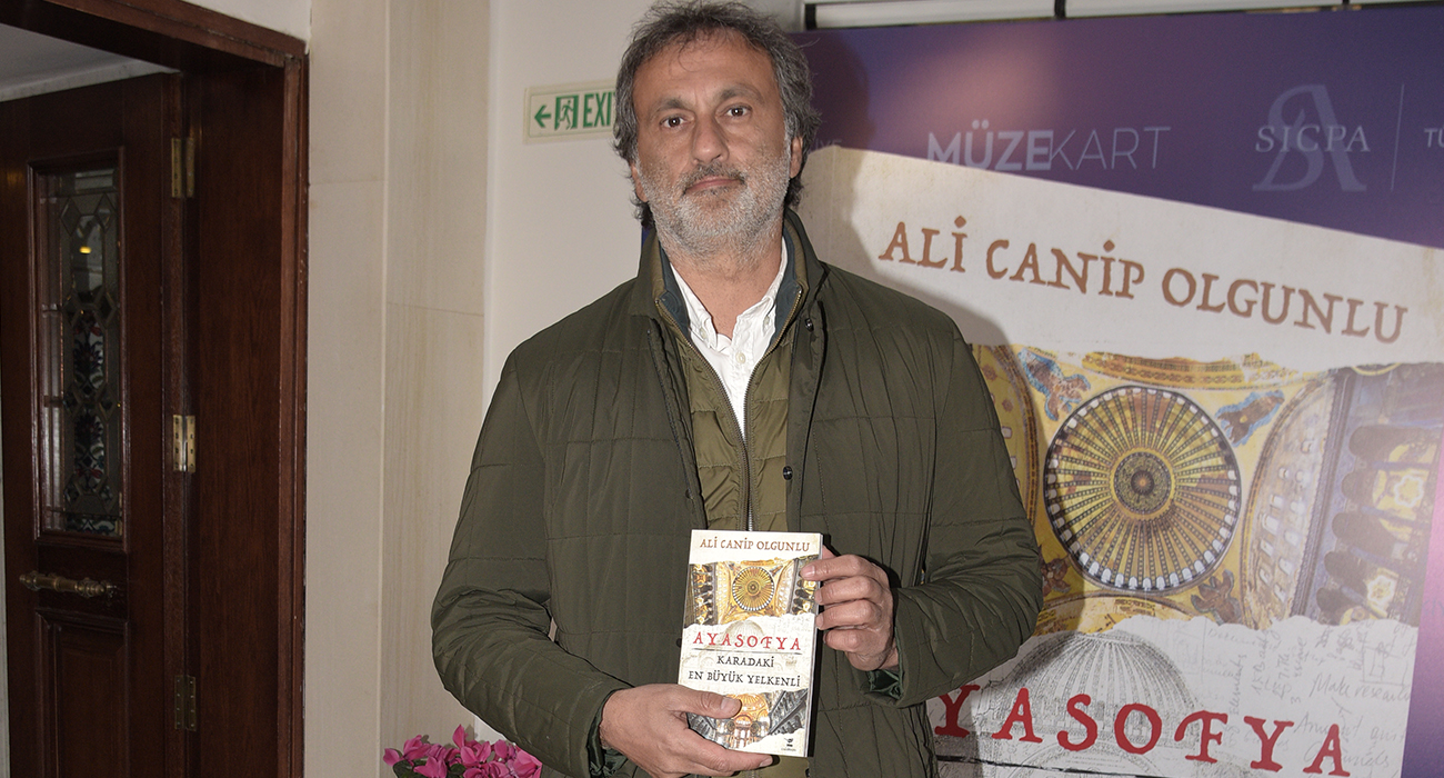 OLGUNLU’NUN KİTABINDA AYASOFYA’NIN GİZEMİ
