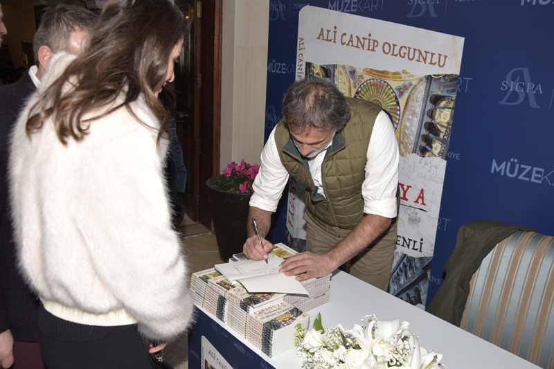 OLGUNLU’NUN KİTABINDA AYASOFYA’NIN GİZEMİ