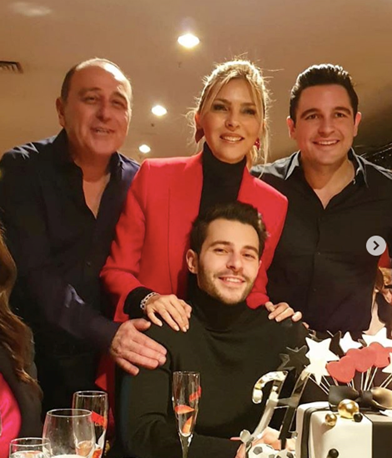 ÜNLÜLERDEN SEVGİLİLER GÜNÜ PAYLAŞIMLARI