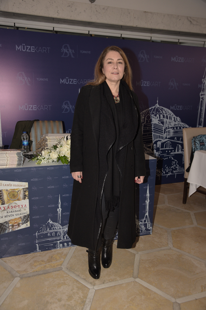 OLGUNLU’NUN KİTABINDA AYASOFYA’NIN GİZEMİ