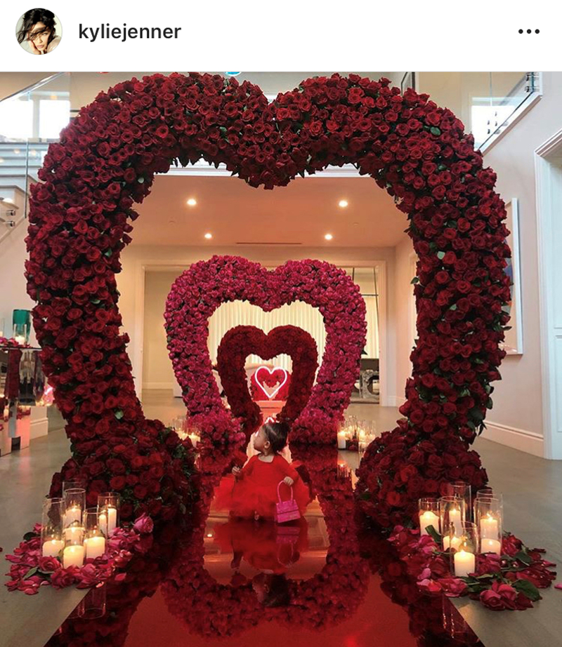 ÜNLÜLERDEN SEVGİLİLER GÜNÜ PAYLAŞIMLARI