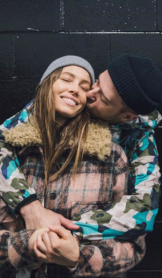 ÜNLÜLERDEN SEVGİLİLER GÜNÜ PAYLAŞIMLARI