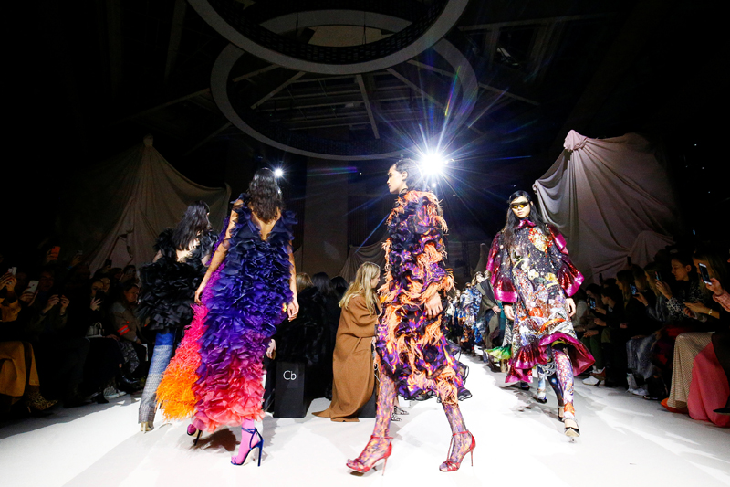 MARY KATRANTZOUNUN GÖKKUŞAĞI 