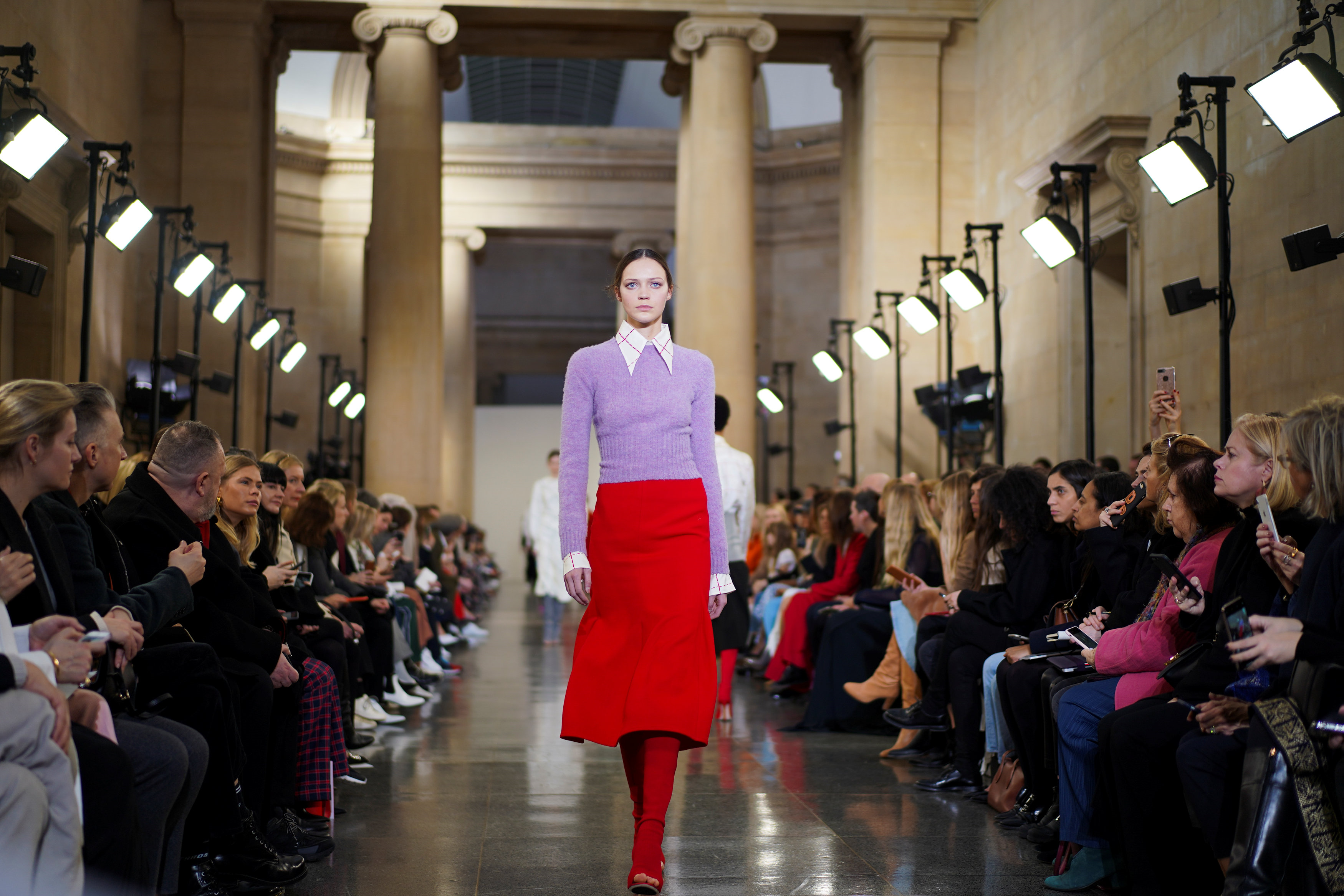 VICTORIA BECKHAM YENİ KOLEKSİYONUNU TANITTI