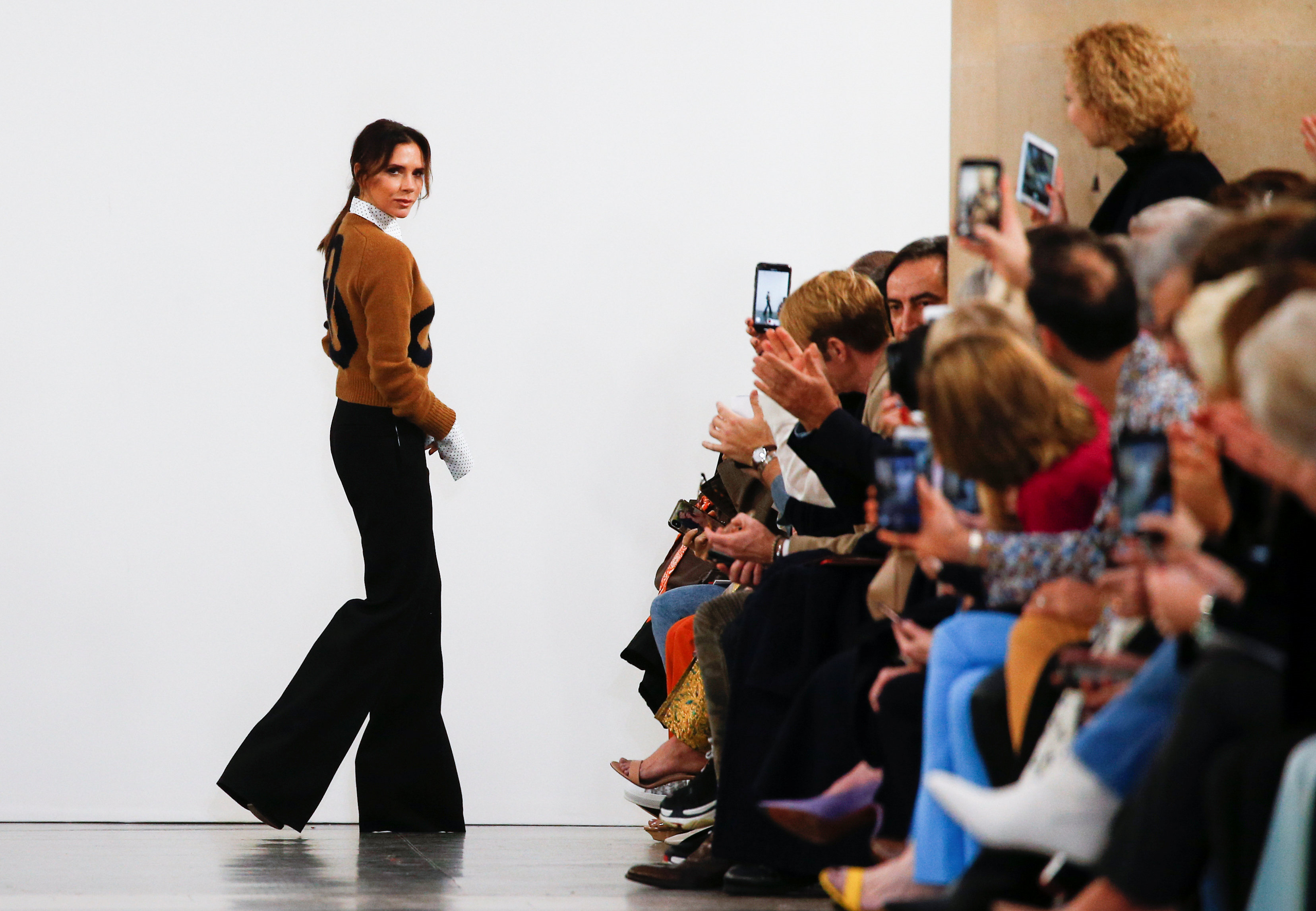 VICTORIA BECKHAM YENİ KOLEKSİYONUNU TANITTI
