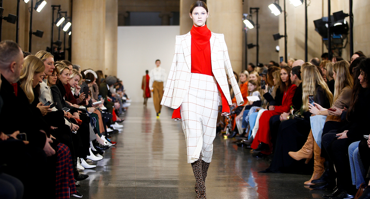 VICTORIA BECKHAM YENİ KOLEKSİYONUNU TANITTI