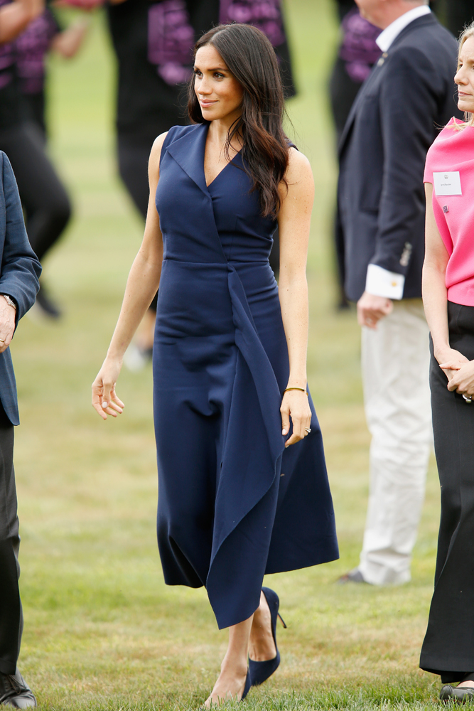 MEGHAN MARKLE'IN FAVORİ RENGİ LACİVERT!