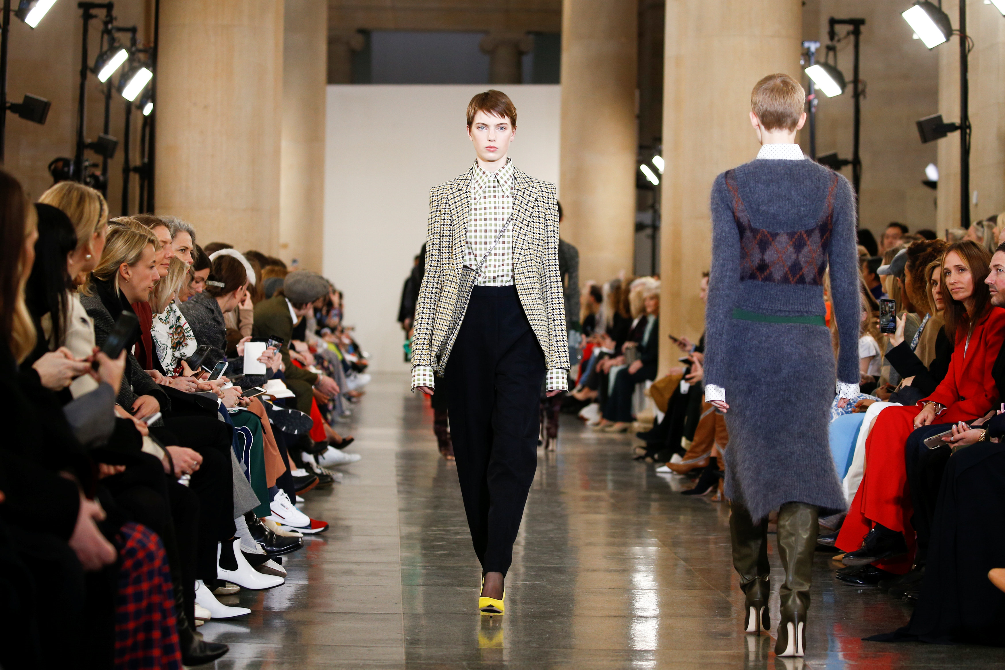 VICTORIA BECKHAM YENİ KOLEKSİYONUNU TANITTI