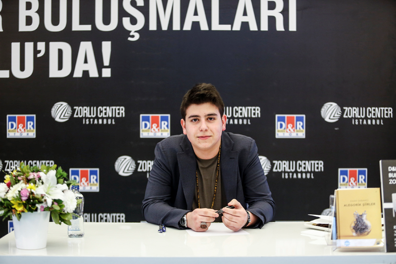 KAAN SABANCIDAN İMZA GÜNÜ