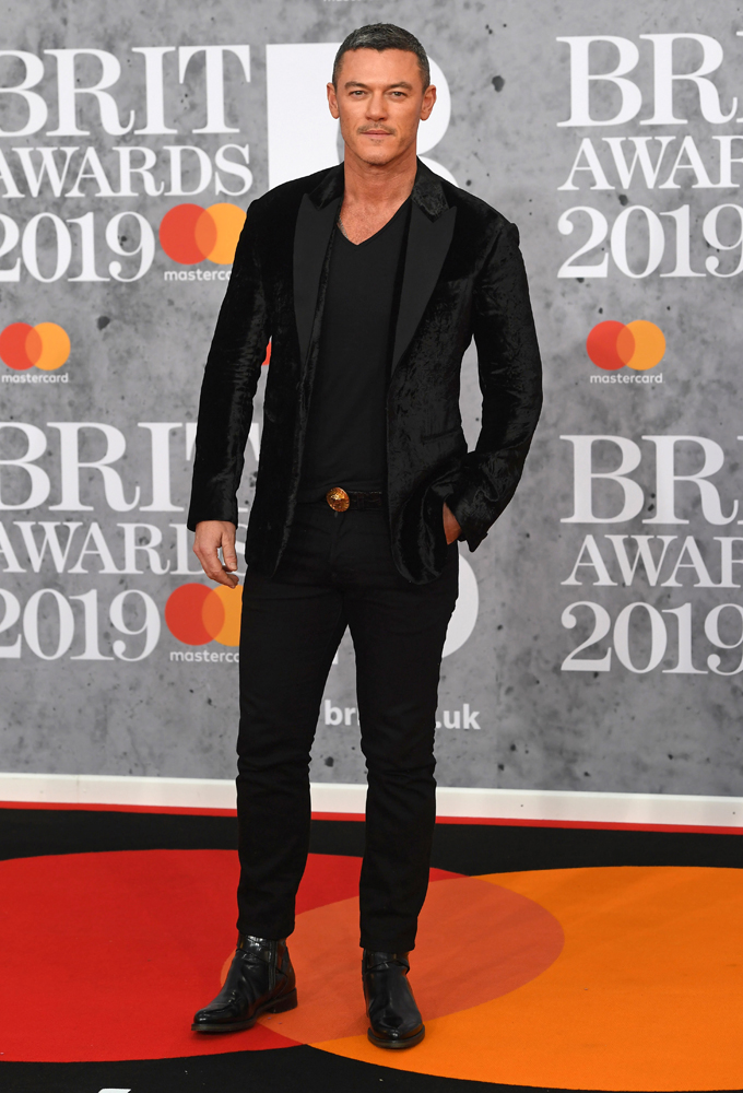 BRIT AWARDS'TA YILDIZLAR GEÇİDİ