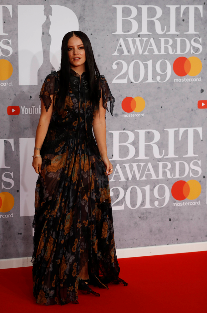 BRIT AWARDS'TA YILDIZLAR GEÇİDİ