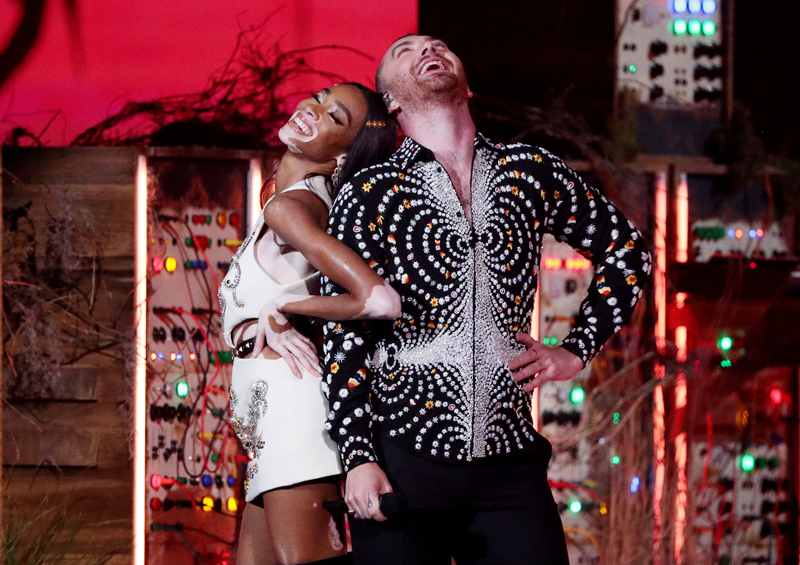 BRIT AWARDS'TA YILDIZLAR GEÇİDİ