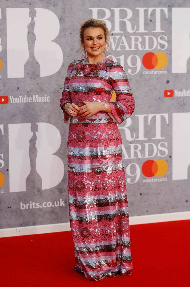 BRIT AWARDS'TA YILDIZLAR GEÇİDİ