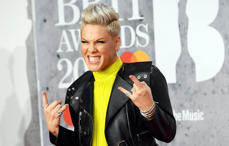 BRIT AWARDS'TA YILDIZLAR GEÇİDİ