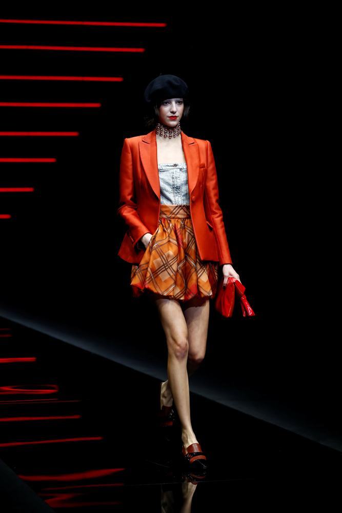 ARMANİ YENİ KOLEKSİYONUNU TANITTI