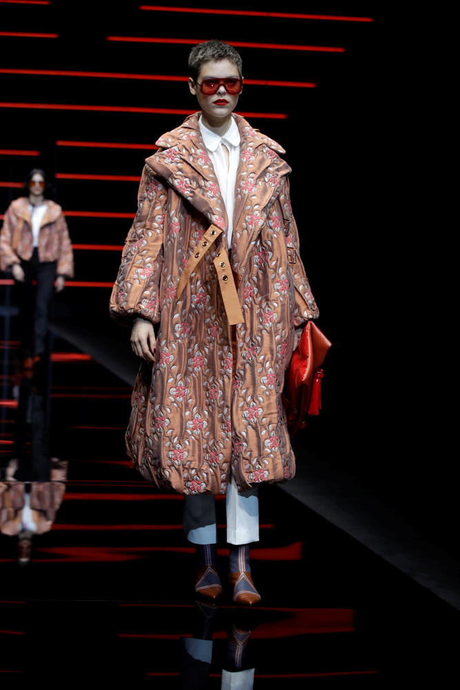 ARMANİ YENİ KOLEKSİYONUNU TANITTI