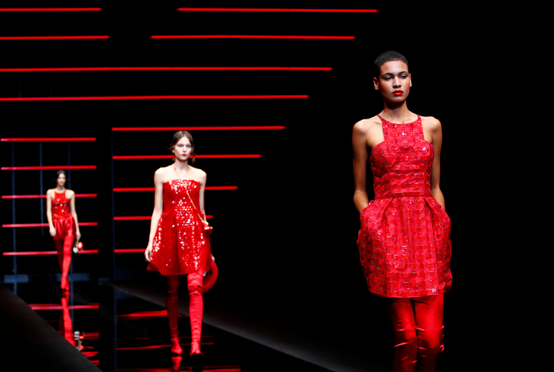 ARMANİ YENİ KOLEKSİYONUNU TANITTI