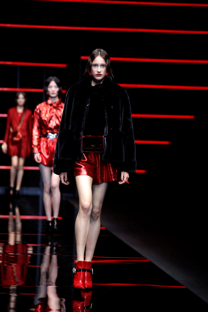 ARMANİ YENİ KOLEKSİYONUNU TANITTI