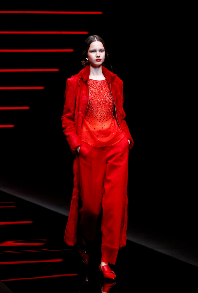 ARMANİ YENİ KOLEKSİYONUNU TANITTI