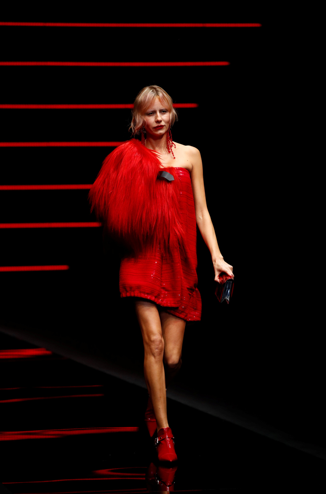 ARMANİ YENİ KOLEKSİYONUNU TANITTI