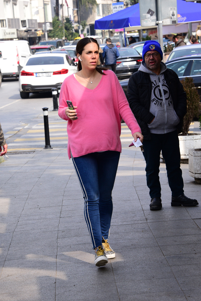 YASEMİN ÖZİLHAN BEBEKTE