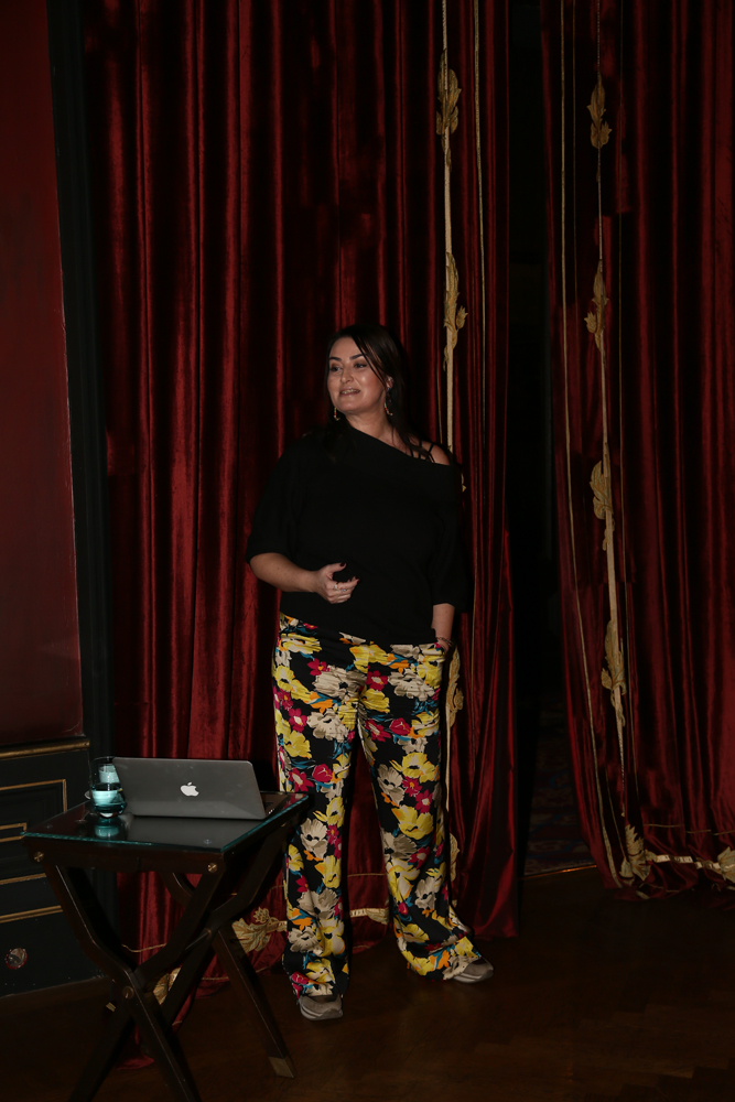 PERA PALAS'TA BEŞ ÇAYI