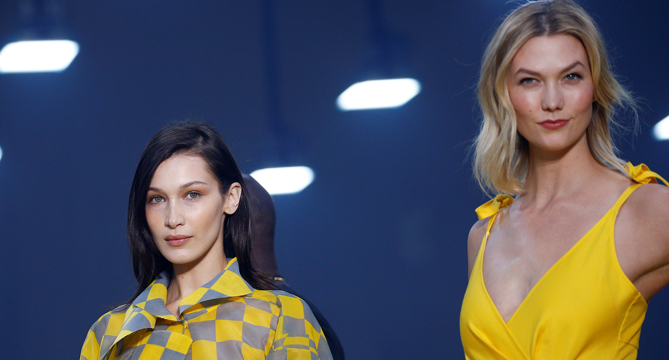 ÜNLÜ MODELLER OFF-WHITE PODYUMUNDA