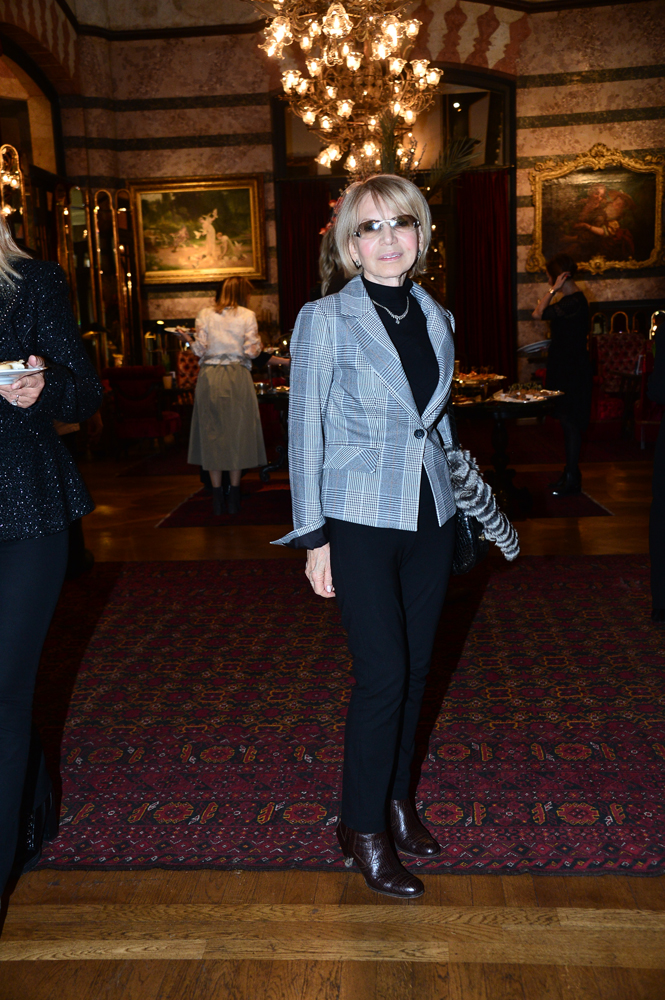 PERA PALAS'TA BEŞ ÇAYI