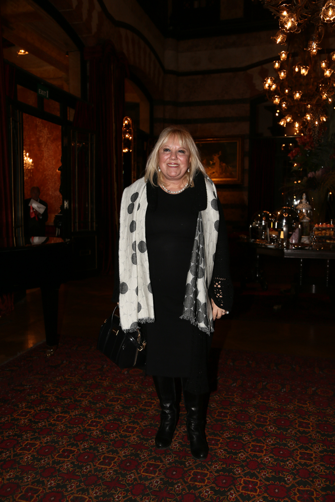 PERA PALAS'TA BEŞ ÇAYI