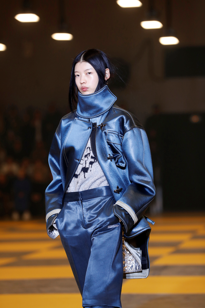 ÜNLÜ MODELLER OFF-WHITE PODYUMUNDA