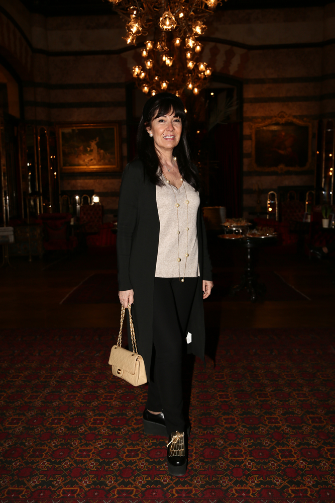 PERA PALAS'TA BEŞ ÇAYI