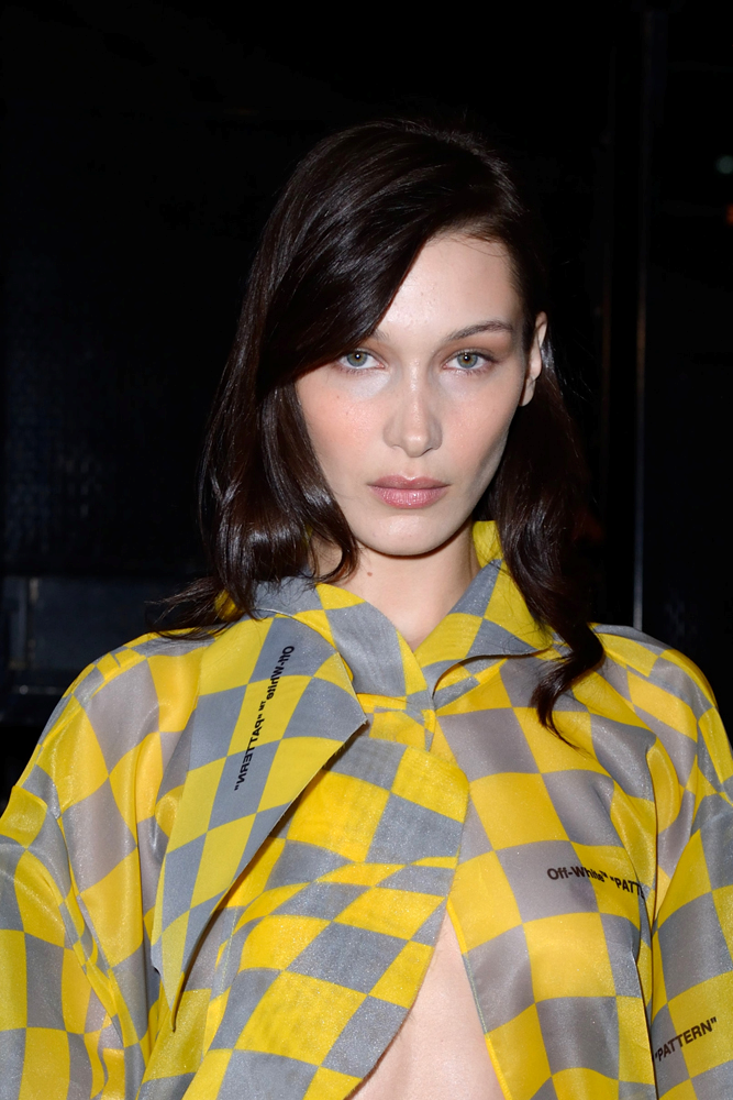 ÜNLÜ MODELLER OFF-WHITE PODYUMUNDA