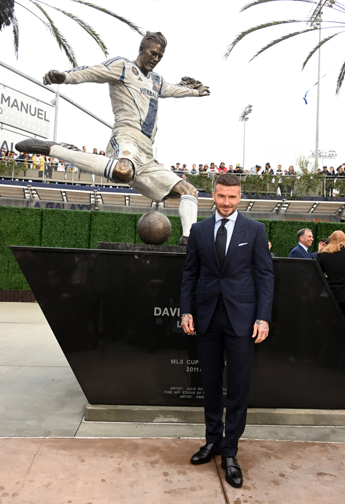 DAVID BECKHAM'IN YENİ HEYKELİ