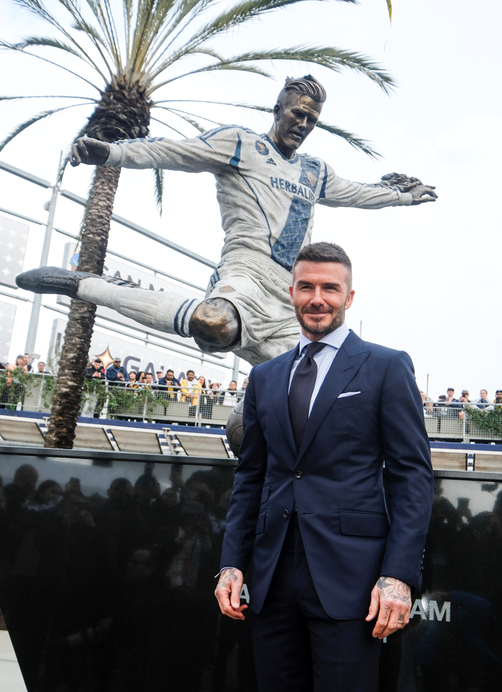 DAVID BECKHAM'IN YENİ HEYKELİ