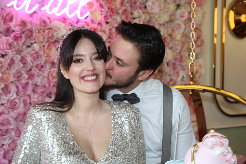 PELİN AKİL BABY SHOWER DÜZENLEDİ