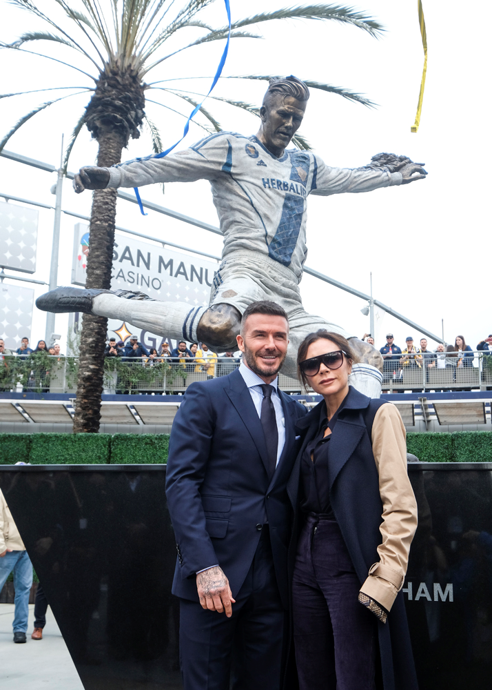DAVID BECKHAM'IN YENİ HEYKELİ