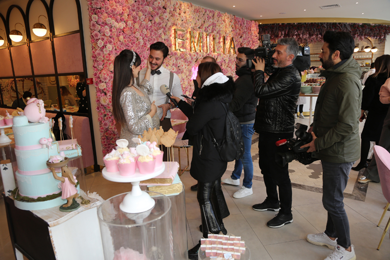PELİN AKİL BABY SHOWER DÜZENLEDİ