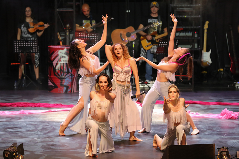 SERTAB EĞİTİMDE FIRSAT EŞİTLİĞİ İÇİN SAHNEDE!