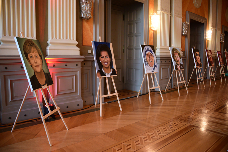 KADINLAR GÜNÜ'NE ÖZEL SERGİ