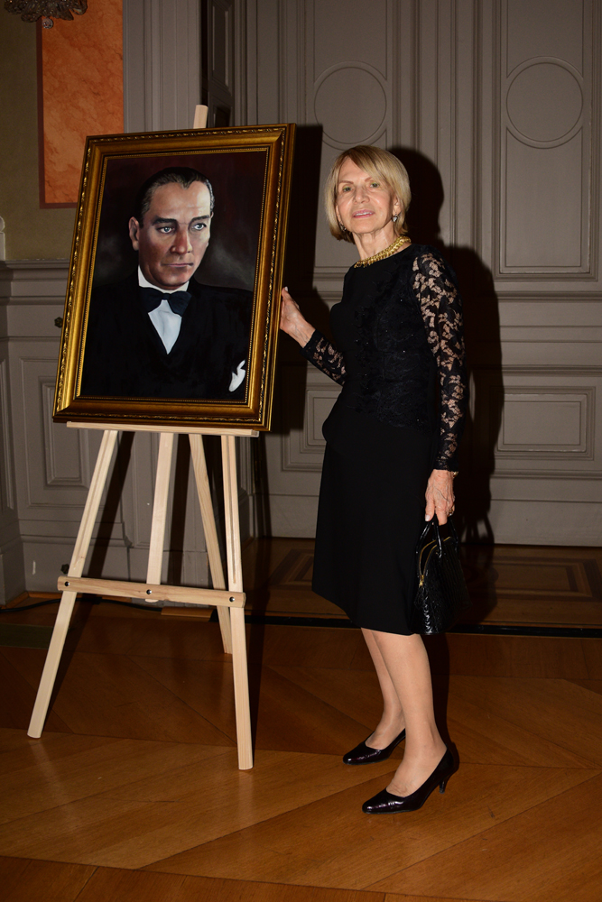 KADINLAR GÜNÜ'NE ÖZEL SERGİ