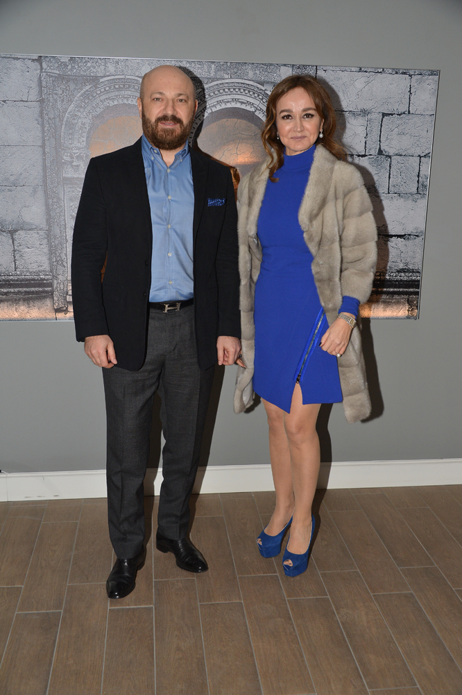 MİNİK KALPLER YARARINA SERGİ