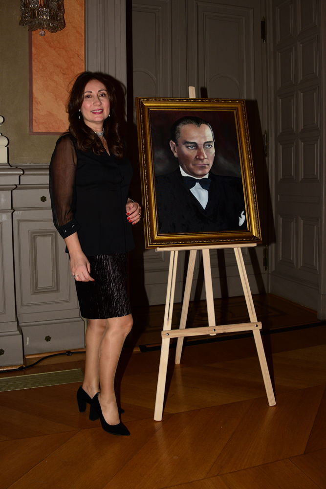 KADINLAR GÜNÜ'NE ÖZEL SERGİ