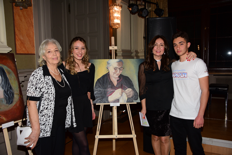 KADINLAR GÜNÜ'NE ÖZEL SERGİ