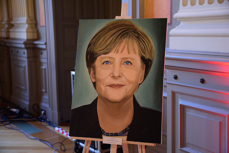 KADINLAR GÜNÜ'NE ÖZEL SERGİ