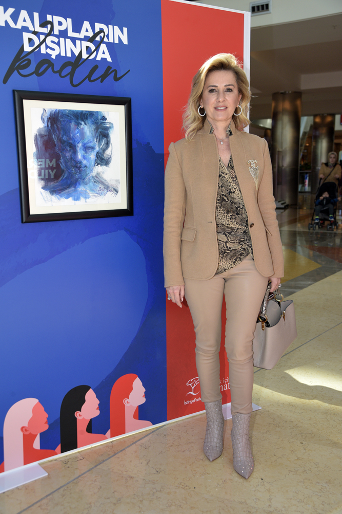 İSTİNYEPARKTA SERGİ