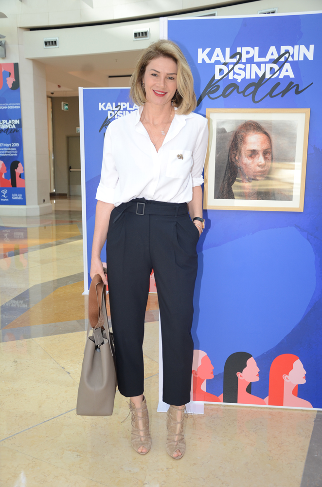 İSTİNYEPARKTA SERGİ