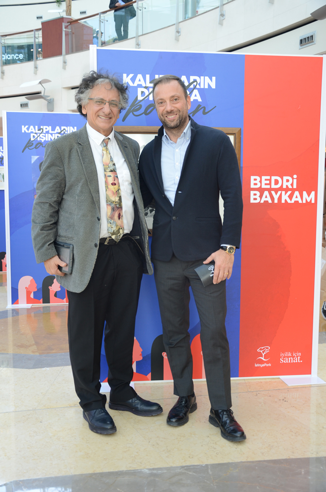 İSTİNYEPARKTA SERGİ